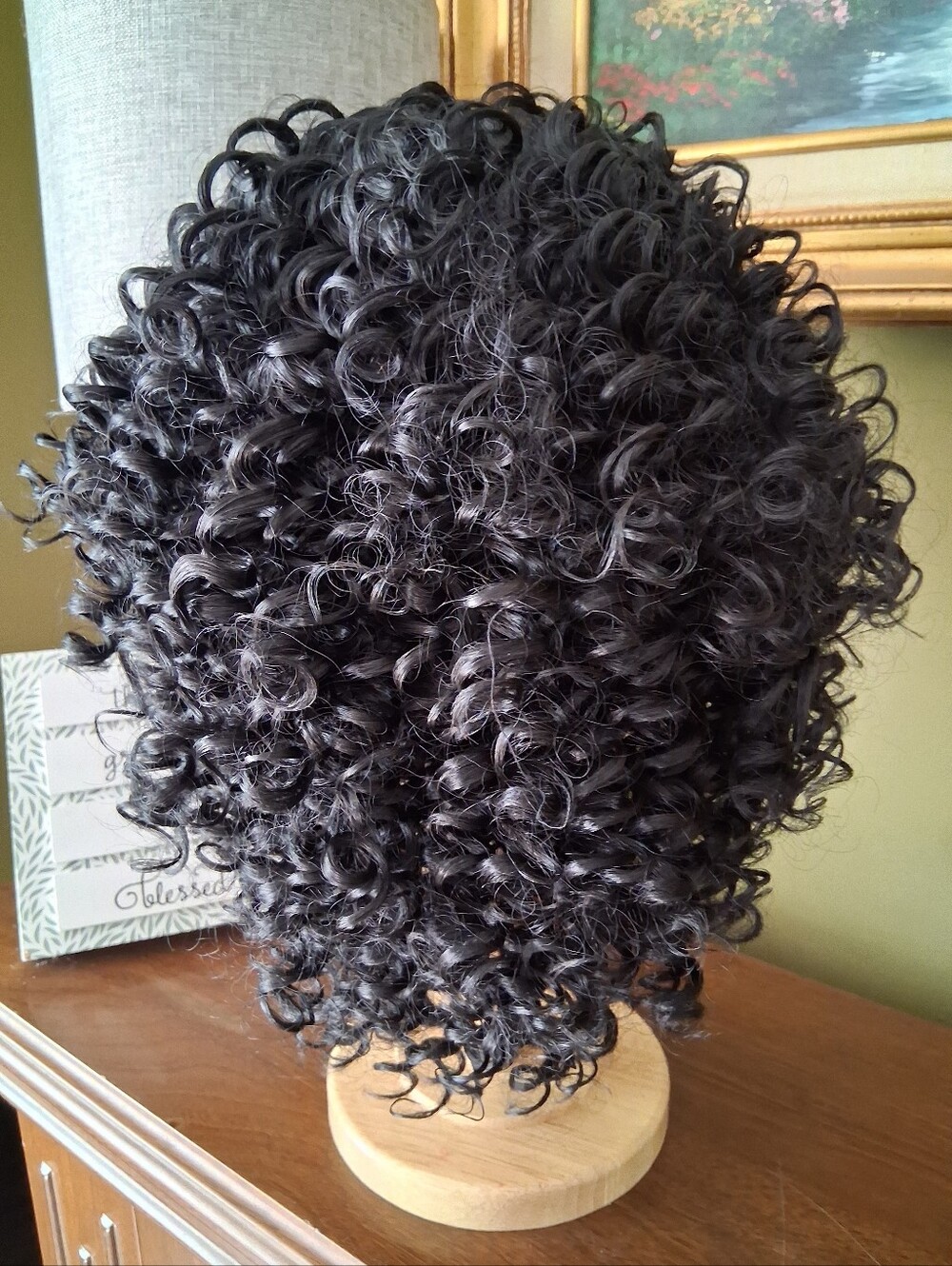 Short Natural-Look Black Voluminous Curly Wig - Picture 3 of 5